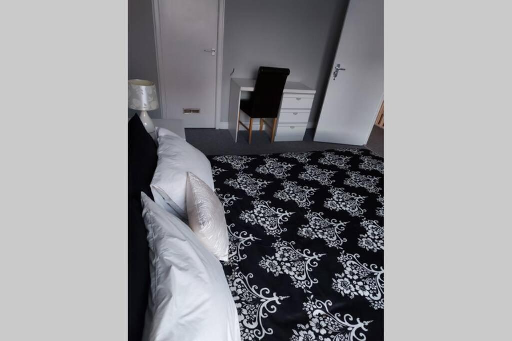 Wonderland Guest House Ковентрі Екстер'єр фото