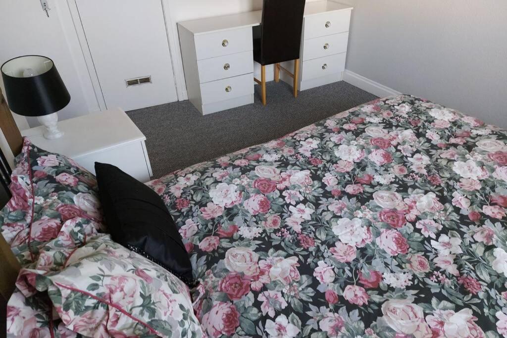 Wonderland Guest House Ковентрі Екстер'єр фото